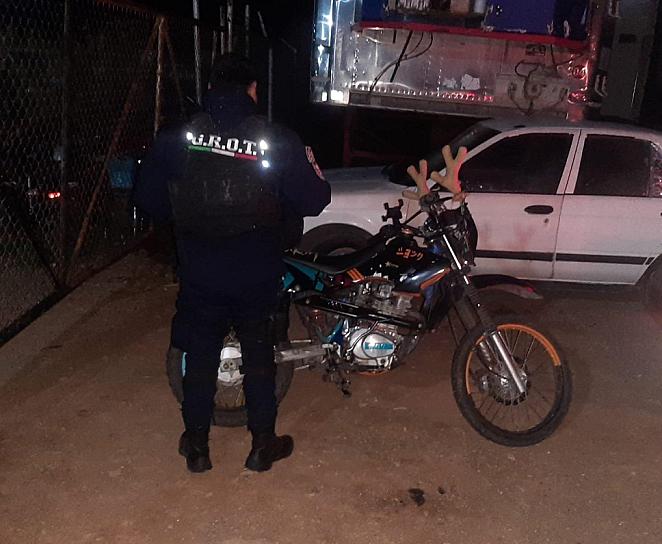 DETIENEN A UN JOVEN QUE VIAJABA EN UNA MOTO CON PLACAS ALTERADAS
