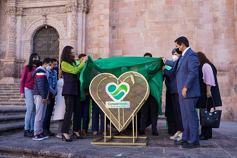 DEVELAN CORAZÓN DORADO EN EL CENTRO HISTÓRICO EN APOYO A AMANC