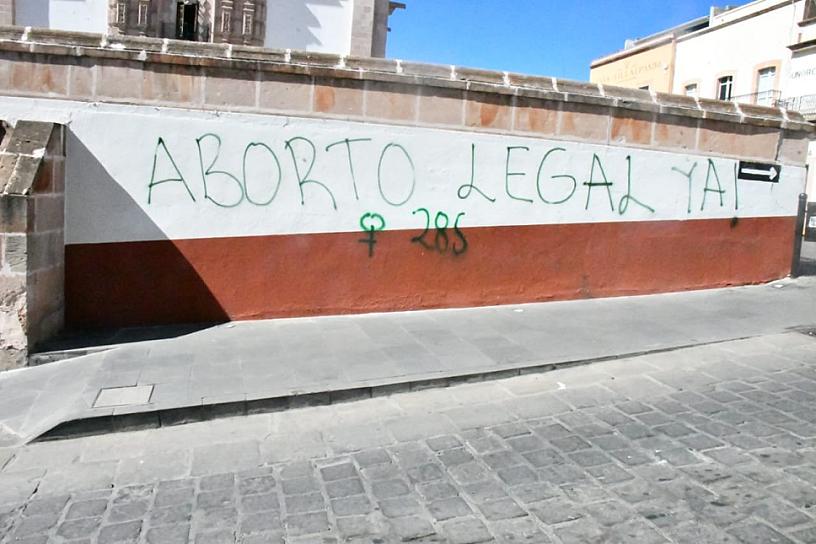 TARDARÁN HASTA 3 SEMANAS EN REMOVER PINTAS DEL CENTRO HISTÓRICO 