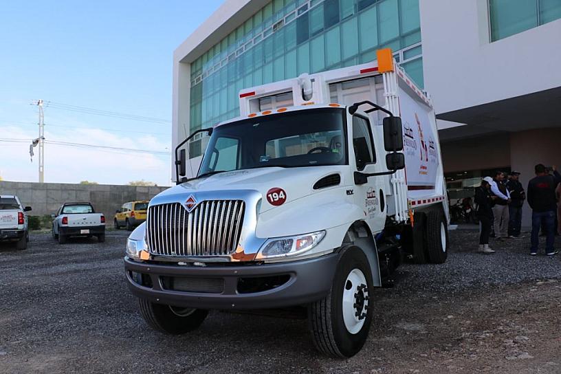 TIENE DEPARTAMENTO DE LIMPIA NUEVO CAMIÓN RECOLECTOR