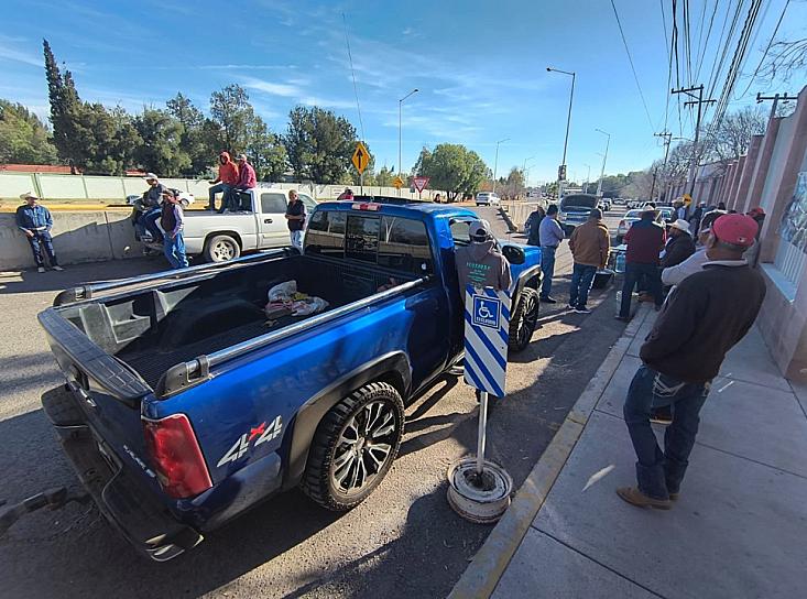 Toman campesinos de Zacatecas Sader en demanda de cuota energética 