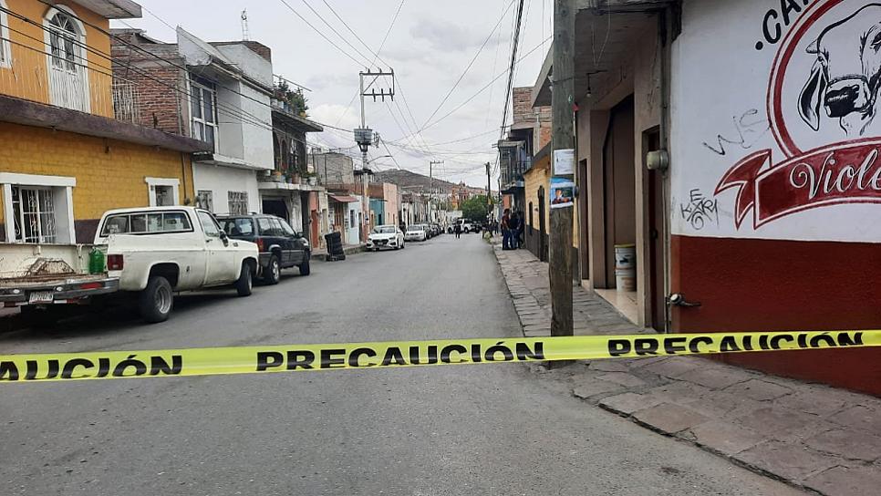 ACRIBILLAN A UNA PERSONA EN GUADALUPE; TOCAN LA PUERTA DE SU CASA Y LE DISPARAN