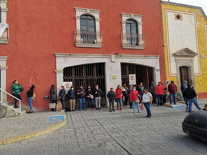 TOMAN EL SIAPASF; TRABAJADORES EXIGEN AUMENTO SALARIAL