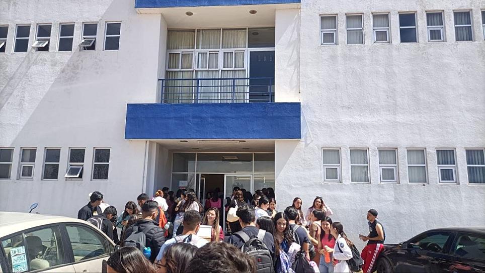 TOMAN ESTUDIANTES PLANTEL DE PSICOLOGÍA UAZ, EXIGEN DOCENTES 