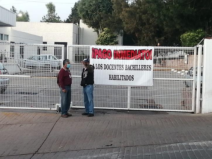 TOMAN LA SEZ; EXIGEN PAGO INMEDIATO A PERSONAL DE BACHILLER HABILITADO