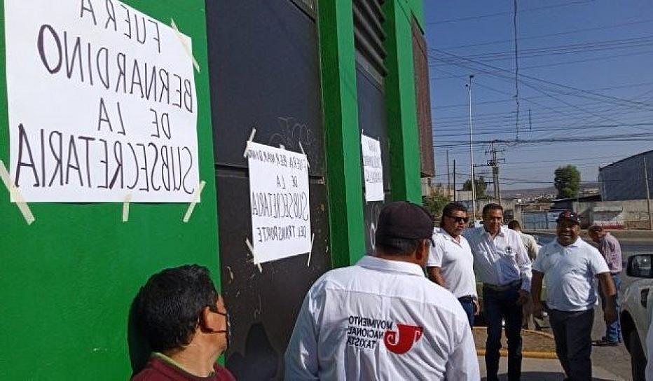   TOMAN TAXISTAS DE FRESNILLO SUBSECRETARÍA DE TRANSPORTE PÚBLICO; DENUNCIAN CONFLICTO DE INTERESES 