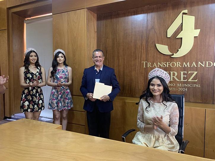 TOMA POSESIÓN BRENDA I COMO SOBERANA DE BELLEZA