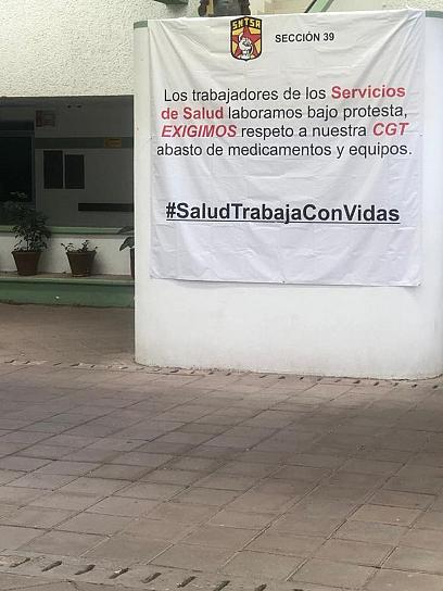  TRABAJADORES DE LA SALUD ELEVAN PROTESTA Y TOMAN INSTALACIONES DEL HOSPITAL DE JEREZ; PIDEN RENUNCIA DE LA DIRECTORA 