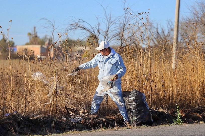 TRABAJADORES DEL MUNICIPIO PARTICIPAN EN JORNADA DE LIMPIEZA 