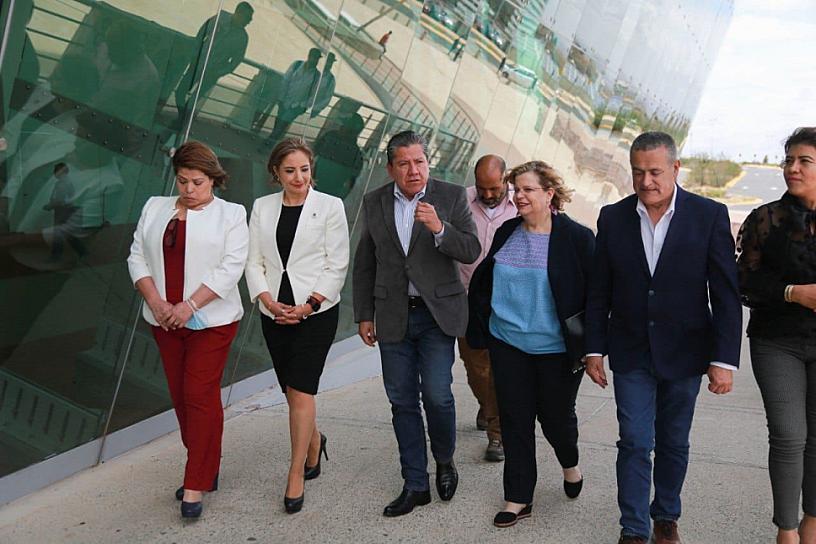 TRABAJA GOBERNADOR PARA FORTALECER A LAS MUJERES DEL ESTADO 