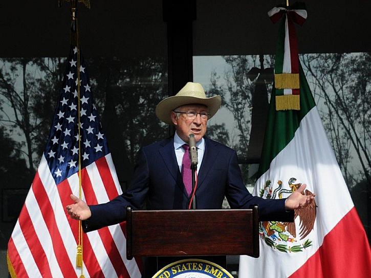 TRABAJAMOS CON LOS ESTADOS, SEA ZACATECAS O TABASCO Y LO HACEMOS A LA LUZ: KEN SALAZAR