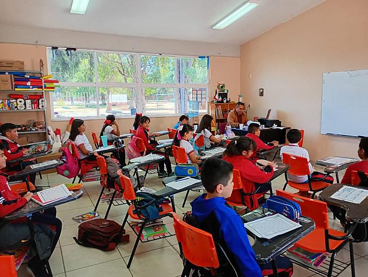 TRABAJAN ESCUELAS DE SOMBRERETE CON NORMALIDAD 