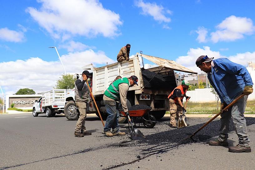 TRABAJA SERVICIOS PÚBLICOS EN BACHEO PERMANENTE 