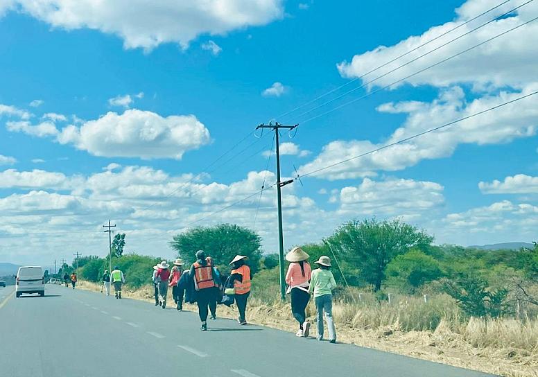 TRANSITAN FIELES LA CARRETERA 54 HACIA VILLANUEVA EN VENERACIÓN A SAN JUDAS