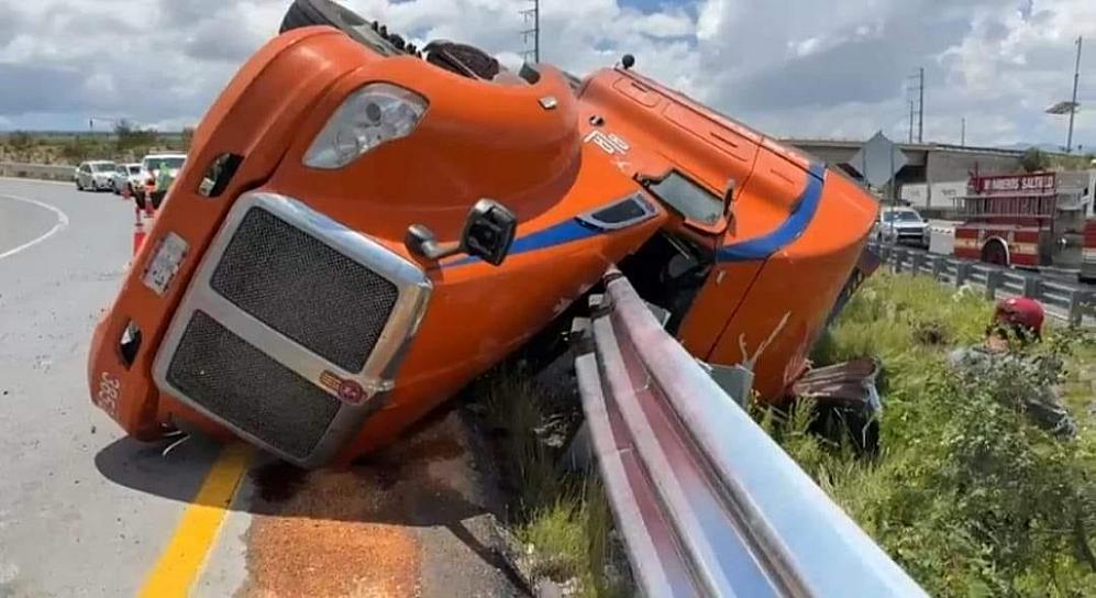 TRANSPORTISTA FALLECE EN ACCIDENTE VIAL EN EL LIBRAMIENTO NORPONIENTE DE SALTILLO
