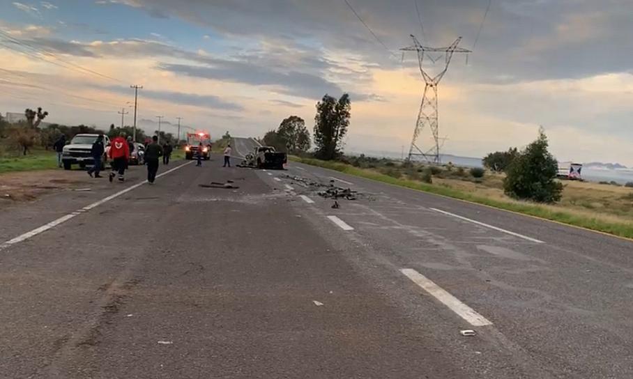 TRAS CHOQUE E INCENDIO DE VEHÍCULO, MUJER MUERE CALCINADA EN FRESNILLO