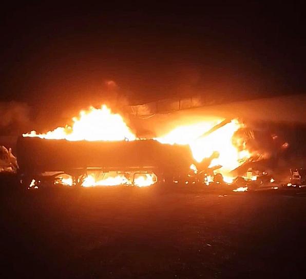 TRAS EXPLOSIÓN DE PIPA POR CHOQUE, MUEREN DOS PERSONAS