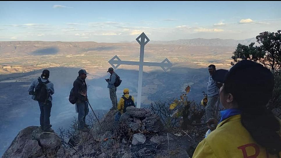 TRAS EXTENUANTE TRABAJO, BRIGADISTAS SOFOCAN INCENDIO EN LÍMITES DE TABASCO