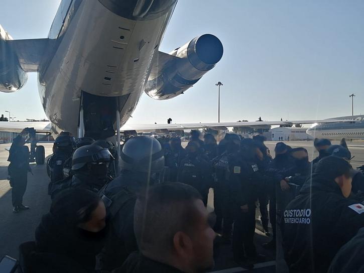 TRASLADAN A 127 INTERNOS DEL CERERESO A PENALES FEDERALES