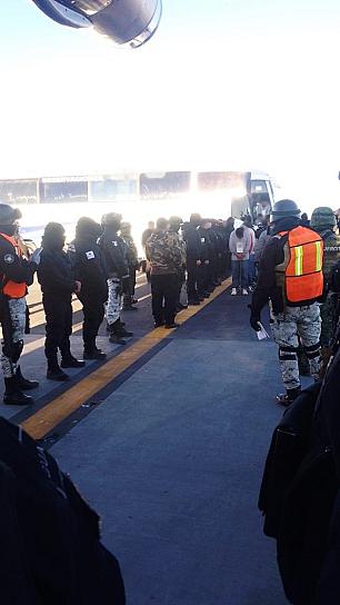 TRASLADAN A MÁS REOS A DISTINTOS CENTROS FEDERALES