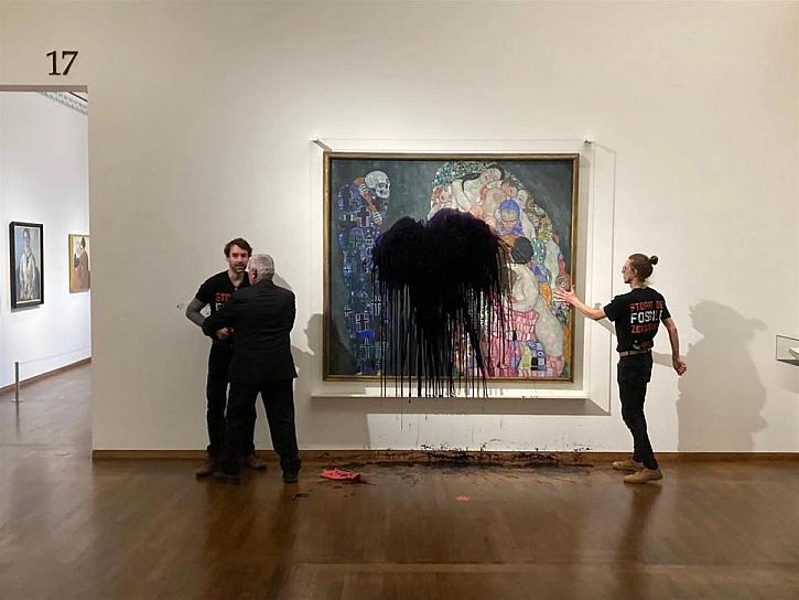 ACTIVISTAS ARROJAN PETRÓLEO A CUADRO DE KLIMT EN UN MUSEO DE VIENA