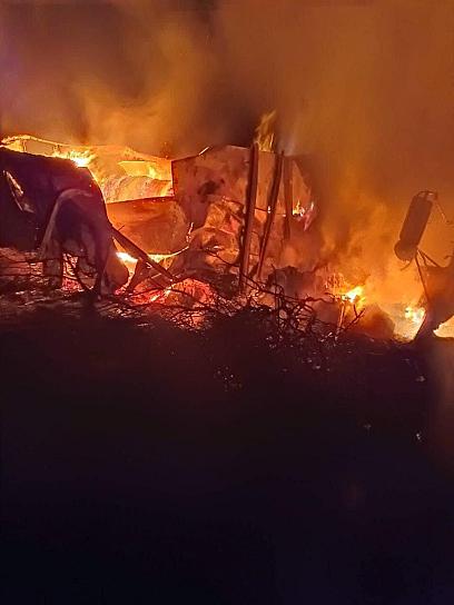 TRÁILER QUEDA CALCINADO TRAS INCENDIO