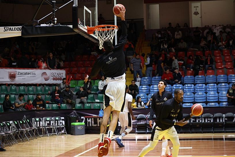 TRIUNFAN LOS MINEROS EN EL TERCERO DE LA SERIE ANTE FUERZA REGIA