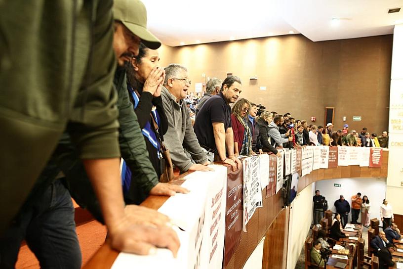 TRUENAN MANIFESTANTES COMPARECENCIA DE TITULAR DE ISSSTEZAC 