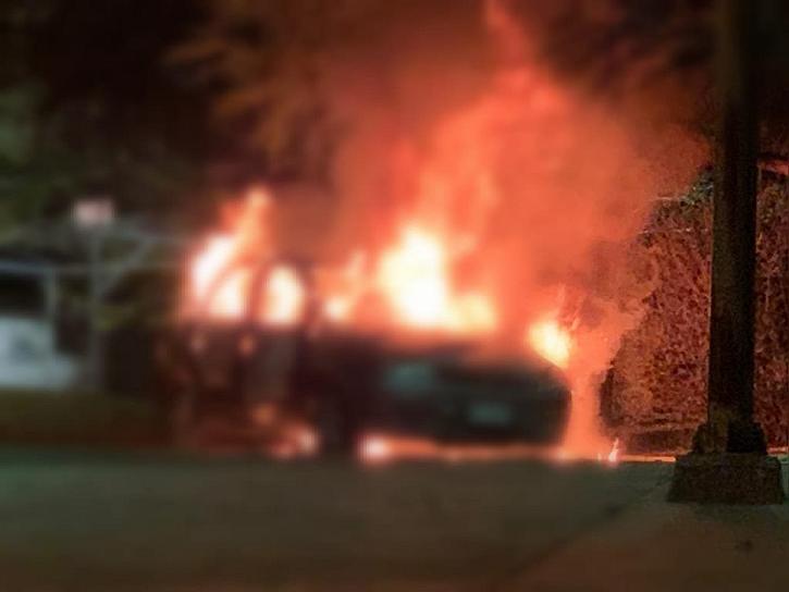 ULTIMAN A POLICÍA ESTATAL EN FRESNILLO Y A SU ACOMPAÑANTE; INCENDIAN SU AUTO, SUS CUERPOS QUEDAN CALCINADOS