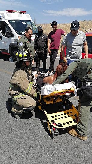 UNA MUJER RESULTA LESIONADA TRAS SUFRIR ACCIDENTE VIAL 
