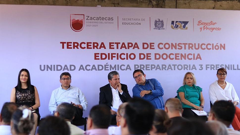 ACUDE BENNELLY HERNÁNDEZ A LA ENTREGA DE EDIFICIO EN FRESNILLO