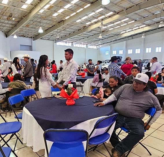 Unen sus vidas 65 parejas en matrimonios colectivos en Fresnillo