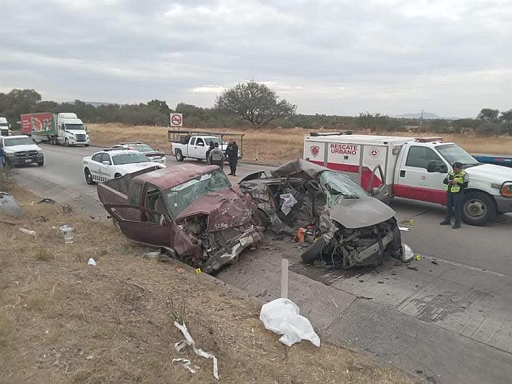 Un muerto y tres heridos, saldo de accidente en 'carretera de la muerte'