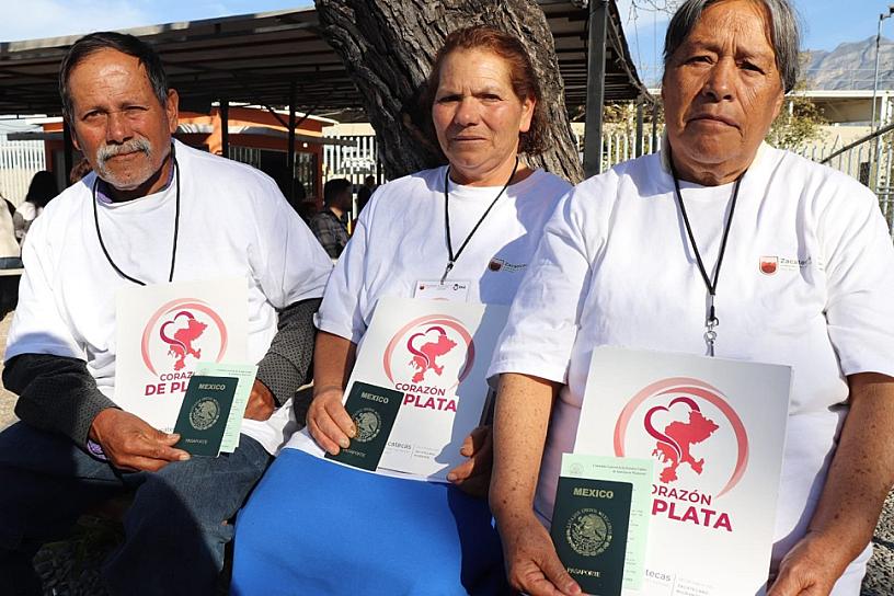 ACUDEN ADULTOS MAYORES A SU CITA CONSULAR PARA OBTENER SU VISA 