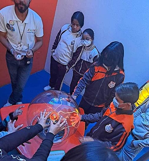 ACUDEN NIÑOS DE MIGUEL AUZA A EXPOSICIÓN INTERACTIVA