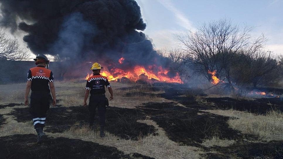 VECINOS QUEMAN BASURA E INCENDIO SE SALE DE CONTROL 