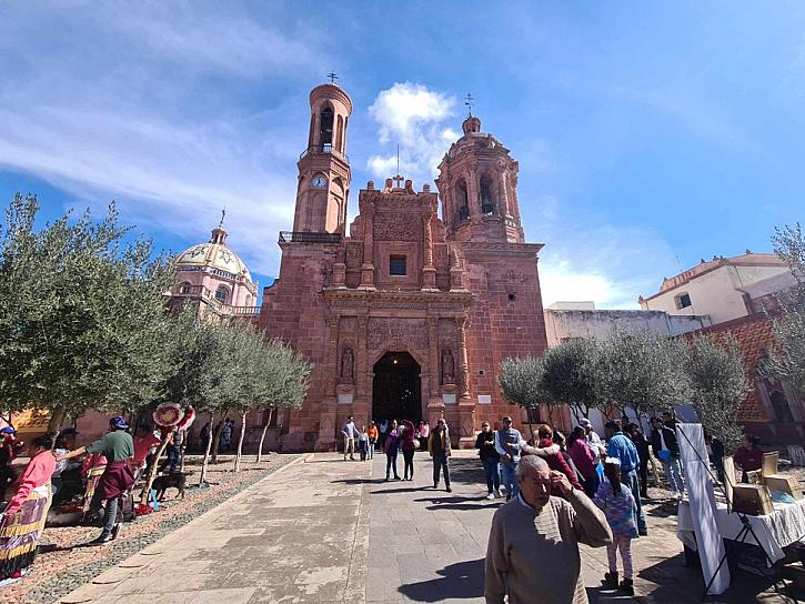 VENERAN A LA ‘MORENITA’ EN EL CONVENTO DE GUADALUPE