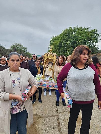 VENERAN PAISANOS IMAGEN DEL SANTO NIÑO DE ATOCHA