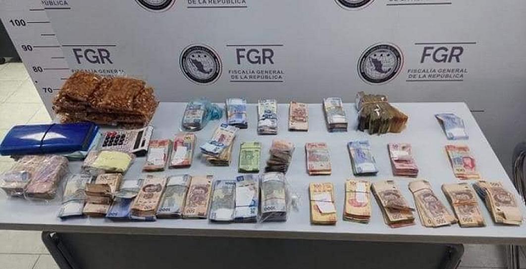VIAJABA CON MÁS DE UN MILLÓN DE PESOS EN EFECTIVO; LLEVABA EL DINERO EN UNA CAJA DE CARTÓN