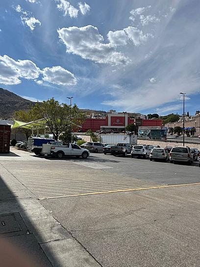 Vinculan a cuatro presuntos defraudadores que operaban estacionamientos de supermercados 