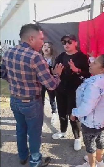 VIOLENTA DIRECTOR DEL TECNOLÓGICO DE LORETO A MANIFESTANTES  &nbsp;