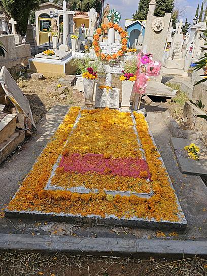 VISITAN FRESNILLENSES A SUS FIELES DIFUNTOS