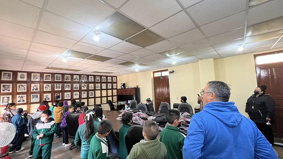 VISITAN NIÑOS LA PRESIDENCIA MUNICIPAL DE CONCEPCIÓN DEL ORO