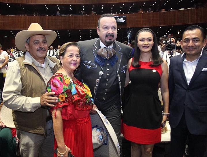 VISITA PEPE AGUILAR LA CÁMARA DE DIPUTADOS 