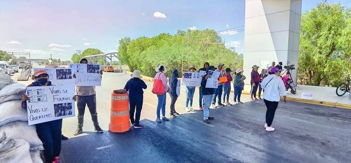 “VIVOS SE FUERON, VIVOS LOS QUEREMOS”, EXIGEN PADRES BÚSQUEDA DE JÓVENES SECUESTRADOS