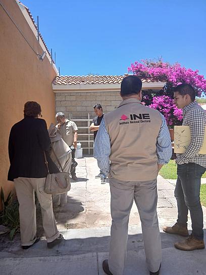 VOCALES DISTRITALES DEL INE INSPECCIONAN BODEGA DE DOCUMETACIÓN ELECTORAL 