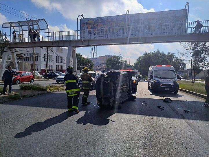 VOLCADURA Y CHOQUE MÚLTIPLE EN EL BOULEVARD LÓPEZ PORTILLO