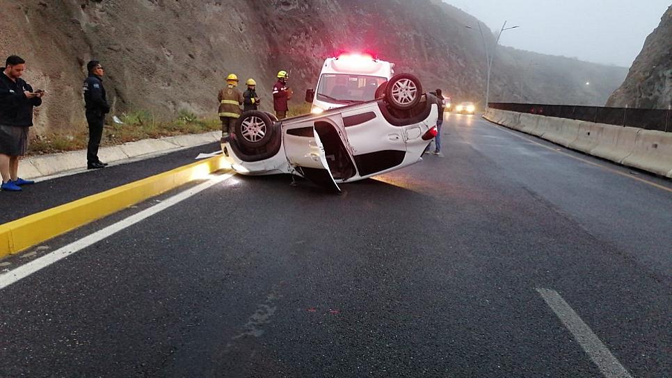 VUELCA AUTO EN VIALIDAD MANUEL FELGUÉREZ 