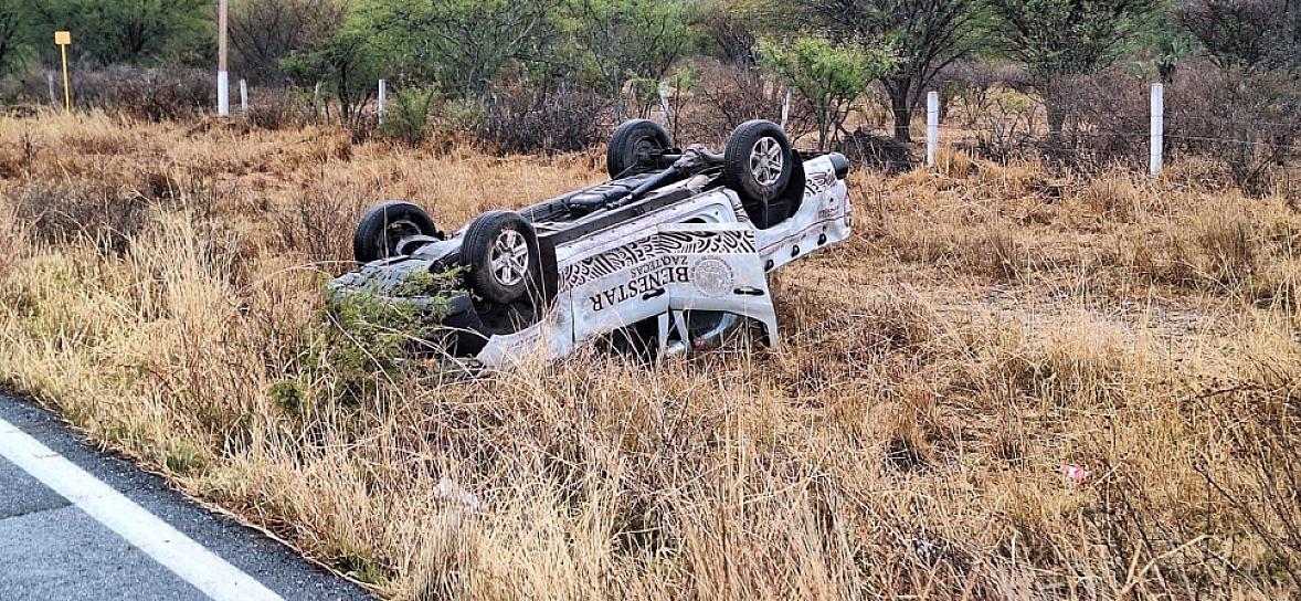 VUELCA CAMIONETA DE LA SECRETARÍA DEL BIENESTAR 