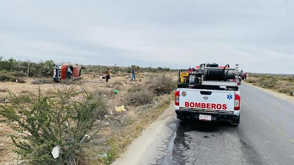 VUELCA CAMIONETA EN LORETO; HAY 4 ABUELITOS LESIONADOS
